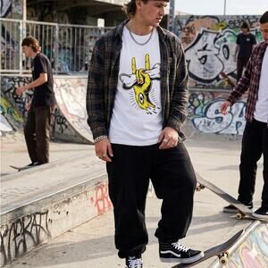 Recess Graphic Tee Yellow Devil Hand Bone Rock-N-Roll Eye Jagged Drippy Mens XL